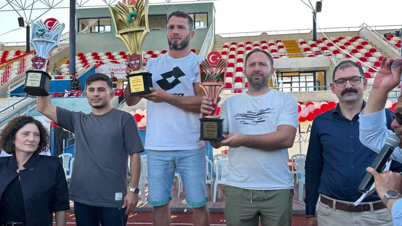 Bursa Büyükşehir Belediyesporlu güreşçilerden 8 madalya, 2 kupa!
