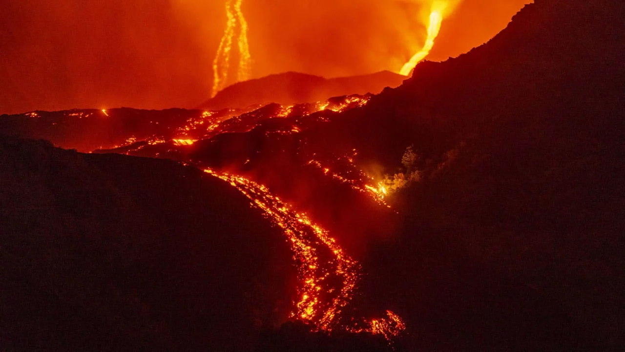 Etna Yanardağı patladı: Son 20 yılın en en ağır acil durumu