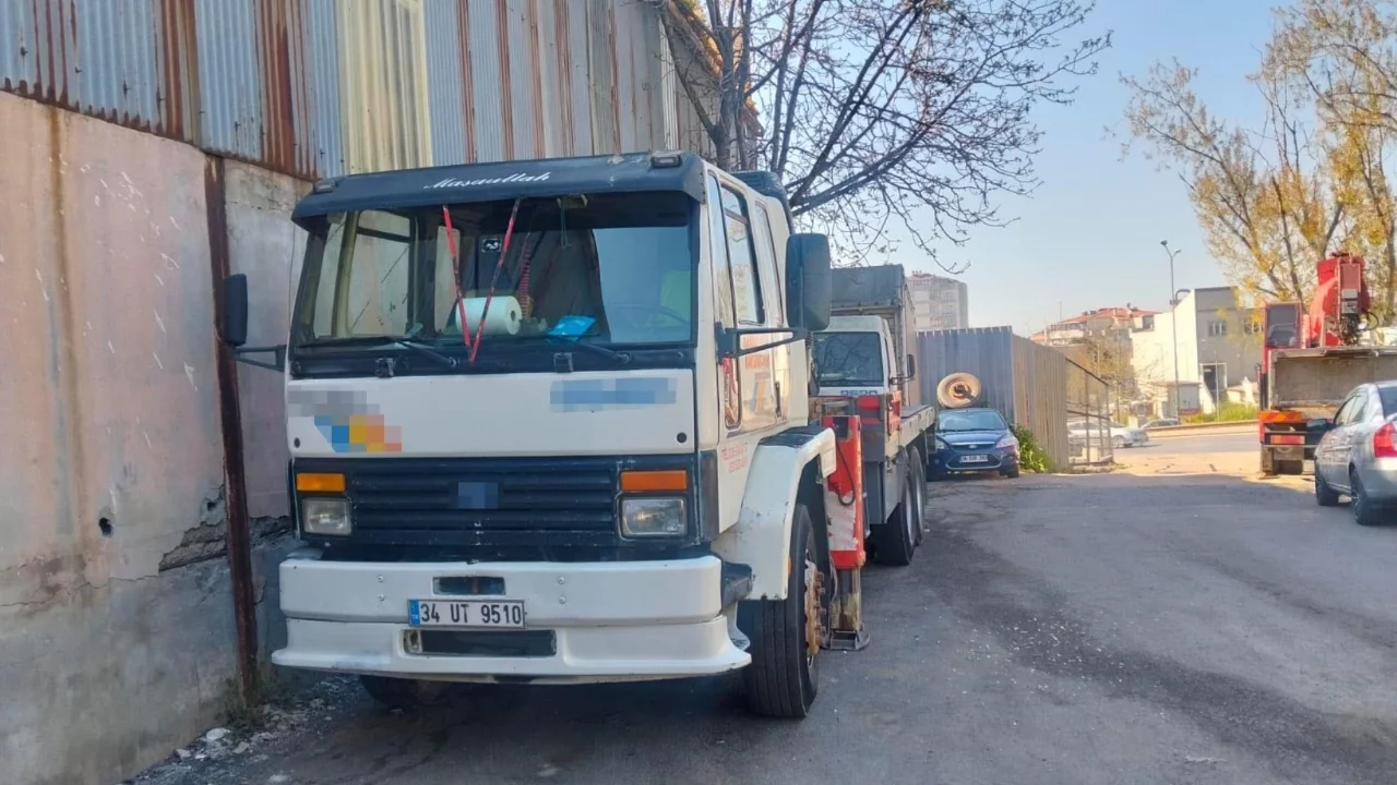 Pendik'te ters yönde vinç kullanan sürücüye ceza