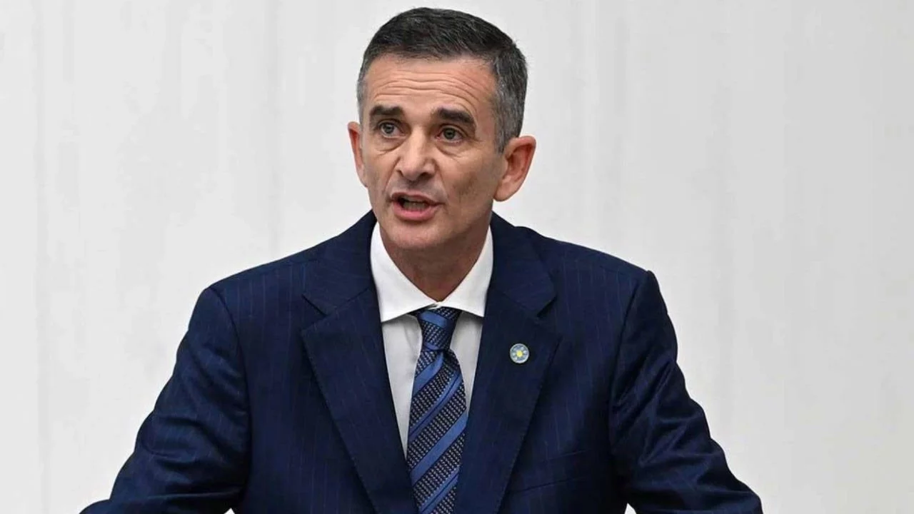 AK Parti'ye geçeceği iddia edilmişti: Ümit Dikbayır'dan açıklama