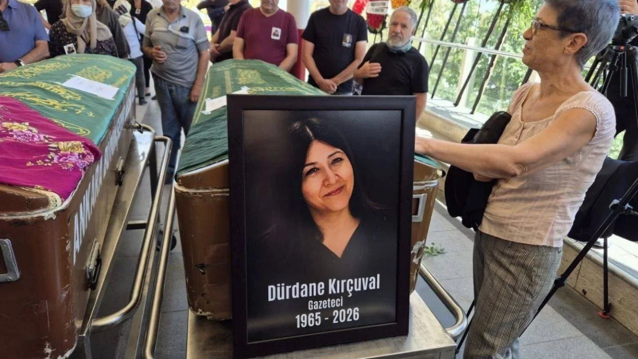 Gazeteci Dürdane Kırçuval, son yolculuğuna uğurlandı