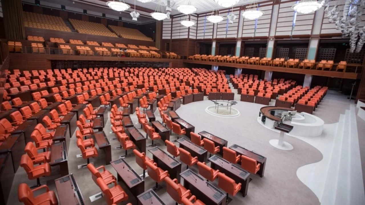 Hangi vekil istifa etti, hangi partiye geçti? Meclis'te sandalye dağılımı değişti