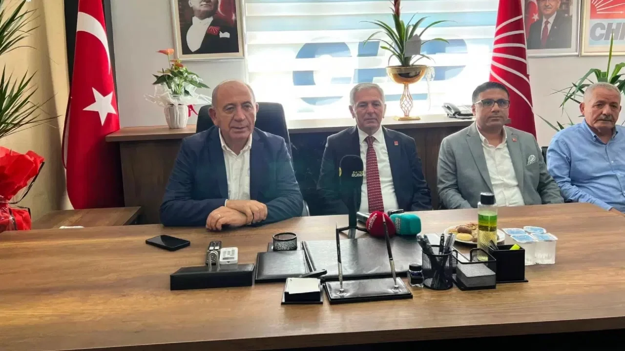 Gürsel Tekin: 'Seçilmiş belediye başkanlarının parti değiştirmesi nitelikli dolandırıcılıktır'