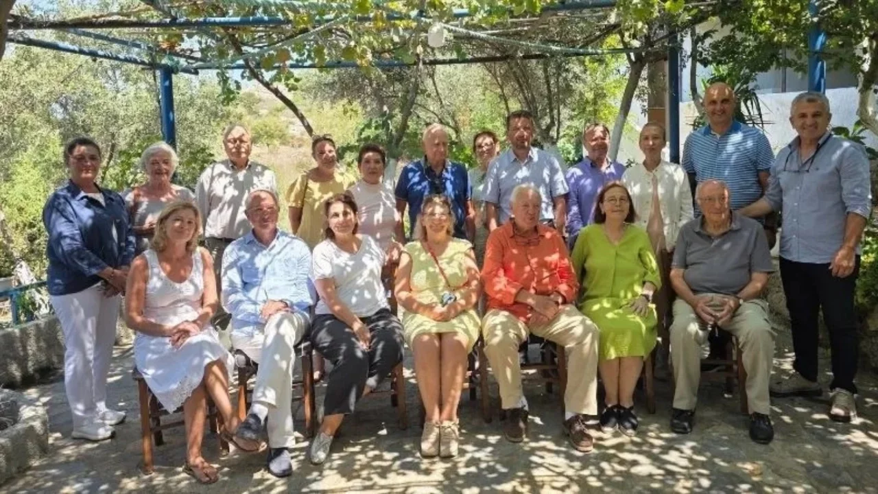 Muğla'da yaşayan emekli bürokratlar YENİ Parti'ye üye oldu