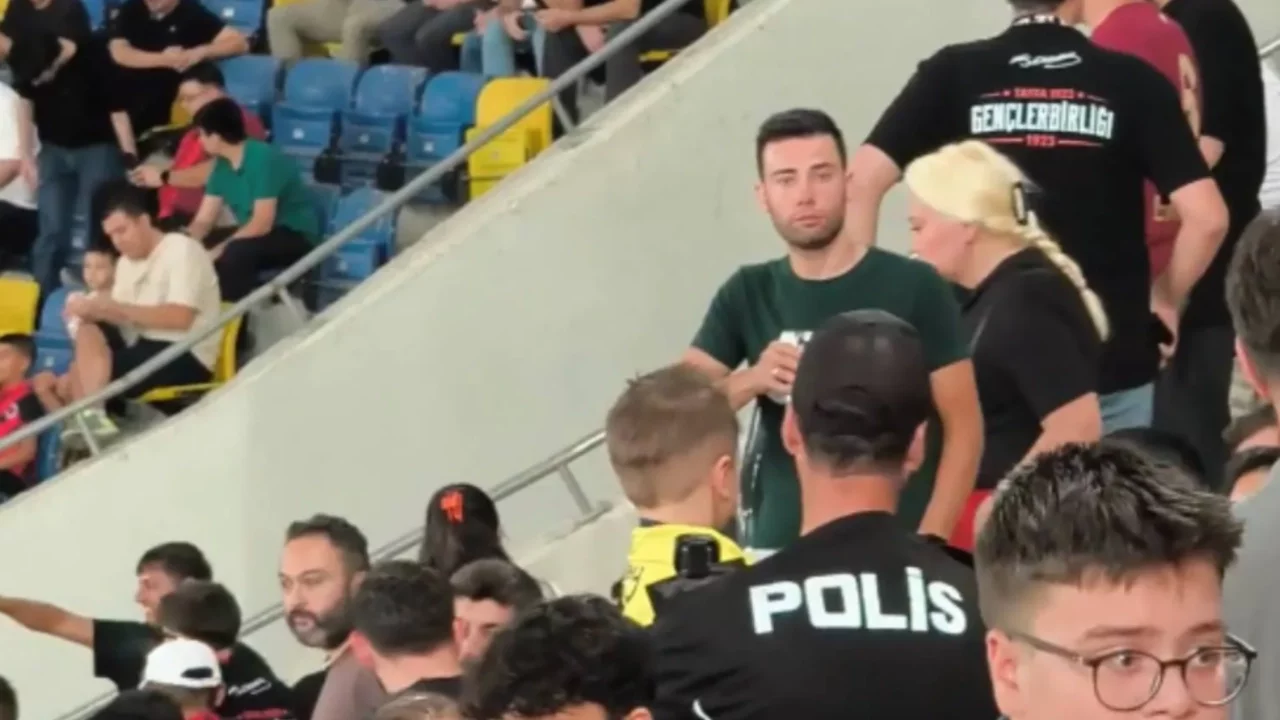 Gençlerbirliği-Fenerbahçe maçında küçük bir çocuğun formasının çıkartılmasına soruşturma