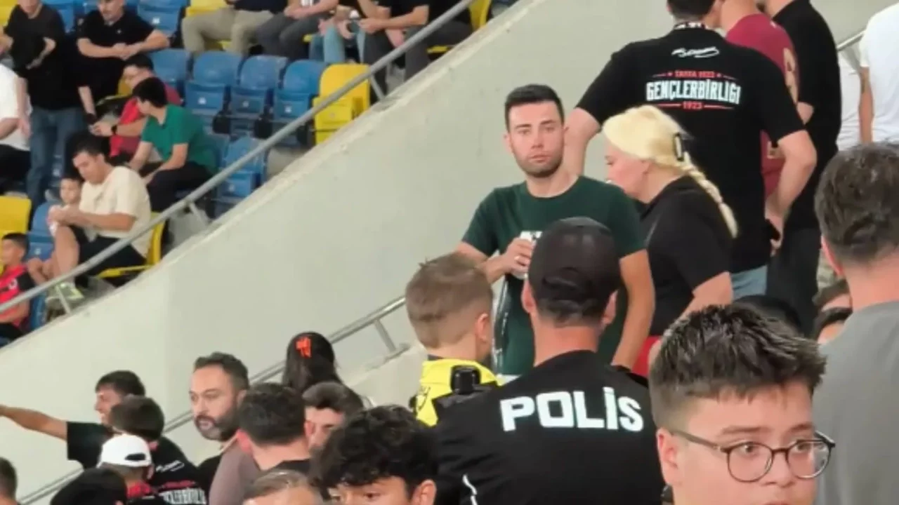 Bakan Bak'tan Fenerbahçeli çocuğun formasının çıkarılmasına ilişkin açıklama
