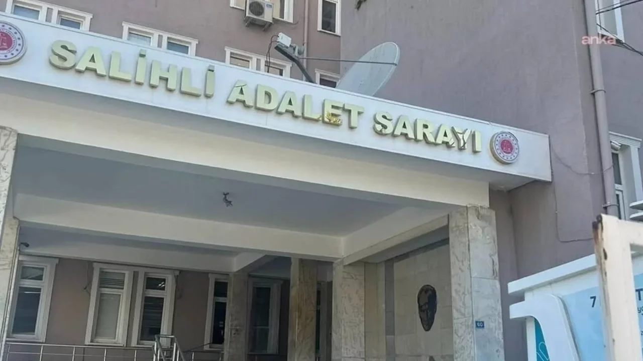 Araç üzerinde "hayasızca hareketlerde" bulunduğu iddiasıyla kadın ve sürücü gözaltına alındı