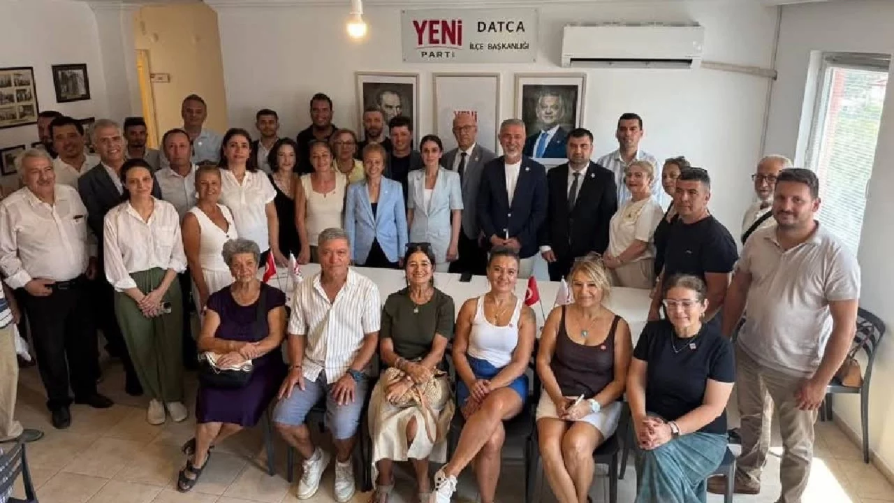 Datça Belediye Başkanı Aytaç Kurt ve meclis üyeleri CHP'den istifa ederek YENİ Parti'ye katıldı