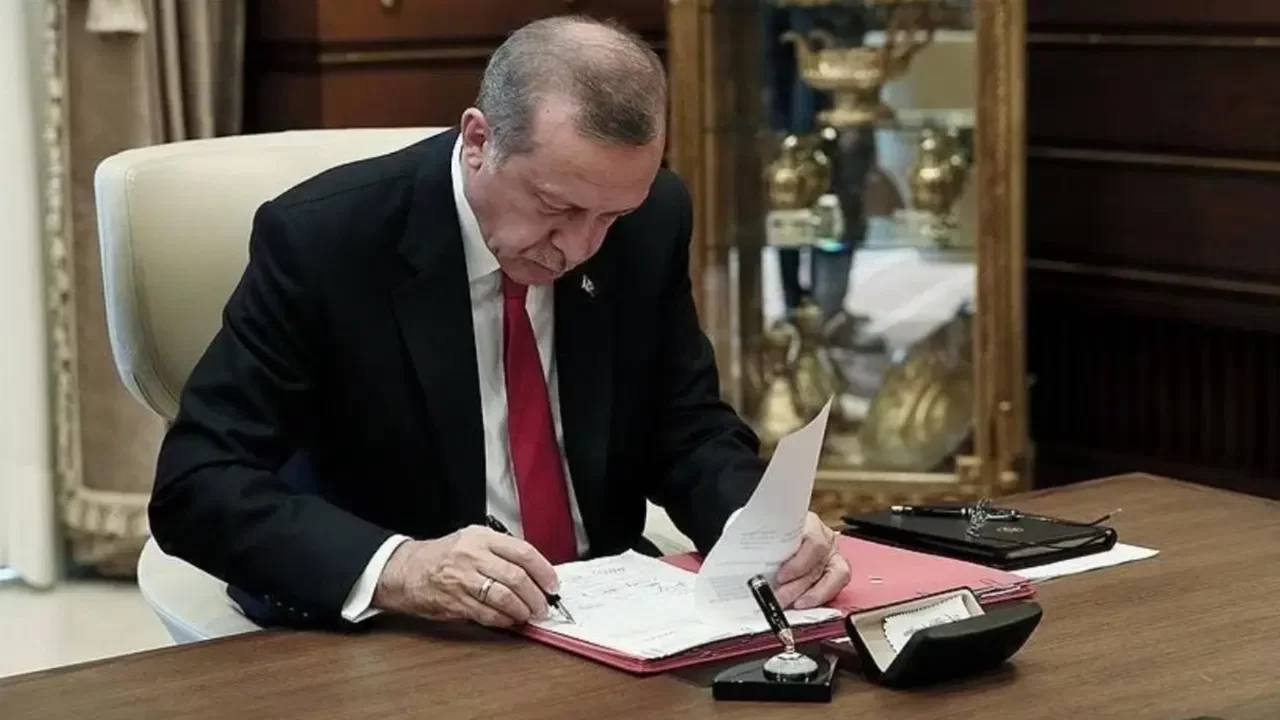 Bakanlıklarda ve bürokraside üst düzey görevden almalar