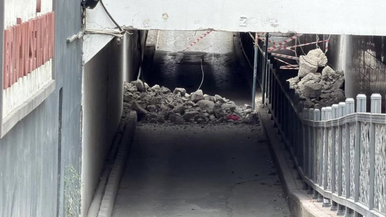 Bolu'da alt geçidin tavanı çöktü: Yol ulaşıma kapandı