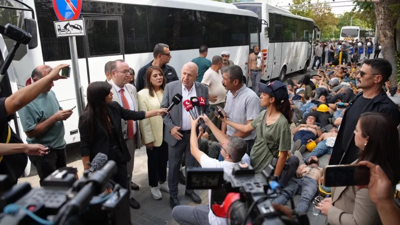 Ümit Özdağ'dan eylemdeki madencilere ziyaret