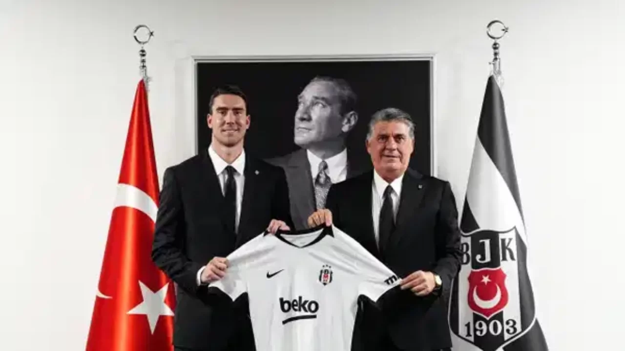 Serdal Adalı'dan Vlahovic'in lisansı için açıklama
