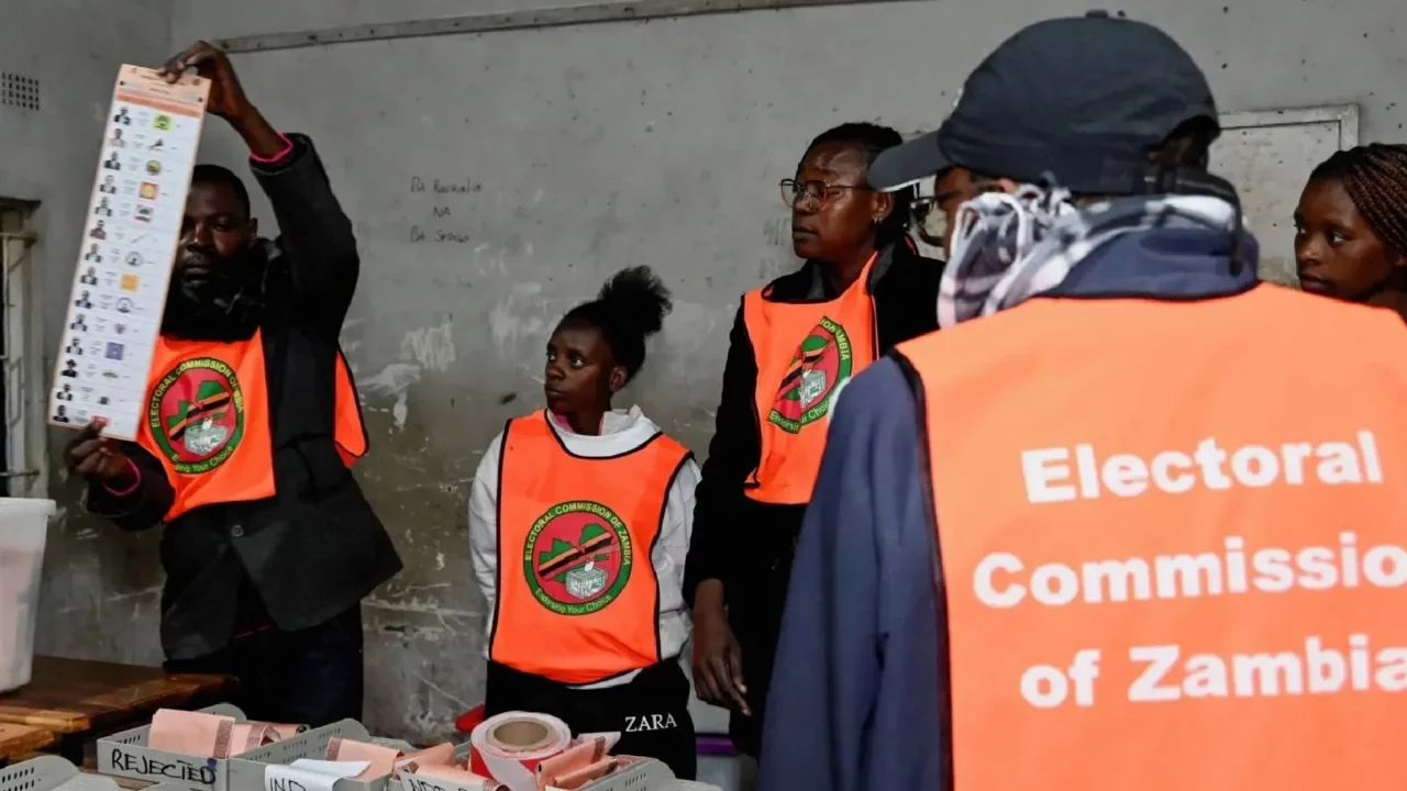 Zambiya seçiminde oy sayımı sürerken muhalefetin önde gelen isimleri gözaltına alındı