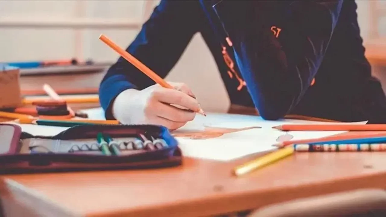 MEB'e bağlı okullara geçiş için denklik belgesi alınabilecek