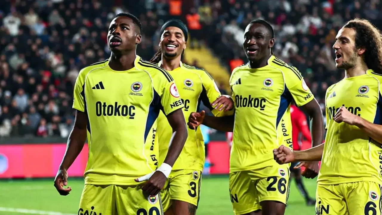 Fenerbahçe'de Anthony Musaba ve Sidiki Cherif gelişmesi