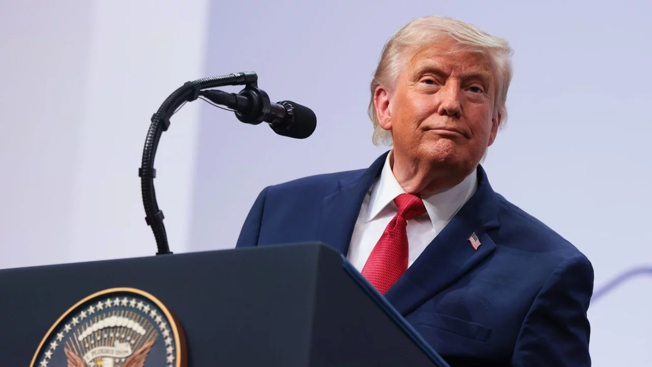 Trump, Hürmüz Boğazı'nı "Yeni ABD Toprağı" olarak gösteren harita paylaştı