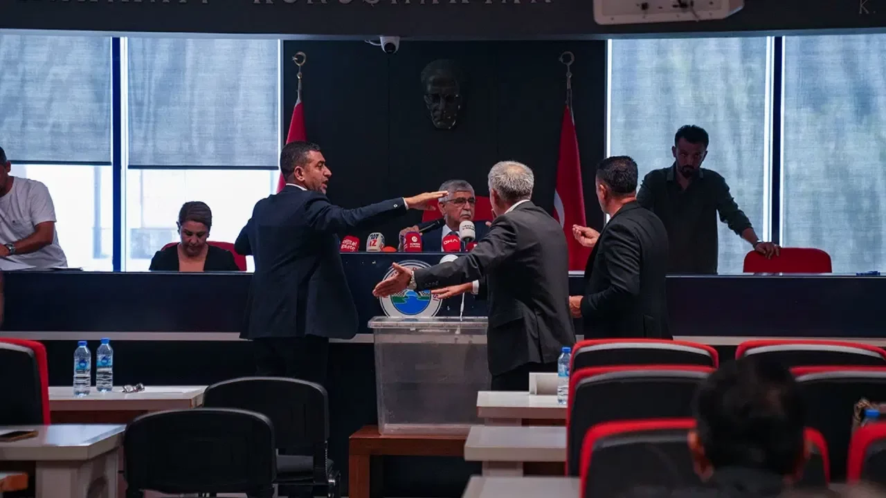 YENİ Parti'den Menderes açıklaması: İstifa eden 2 ismin biri CHP üyesi