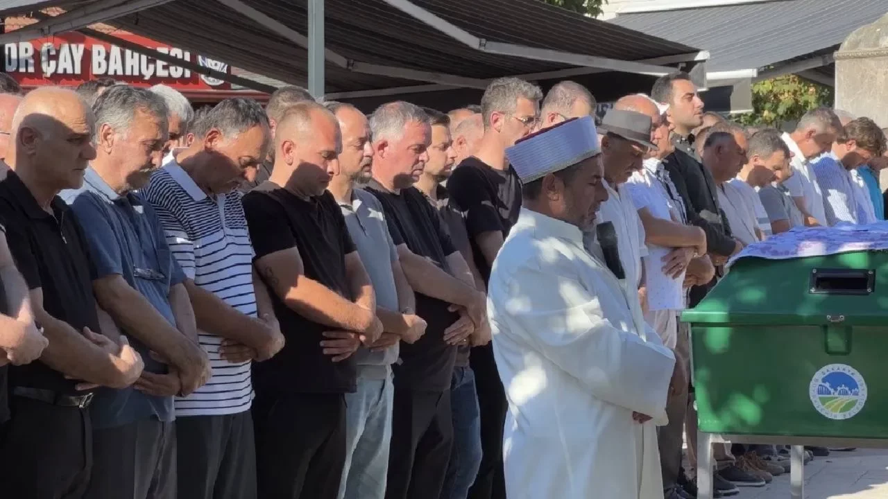 Üvey oğlu tarafından vurulan kişi toprağa verildi