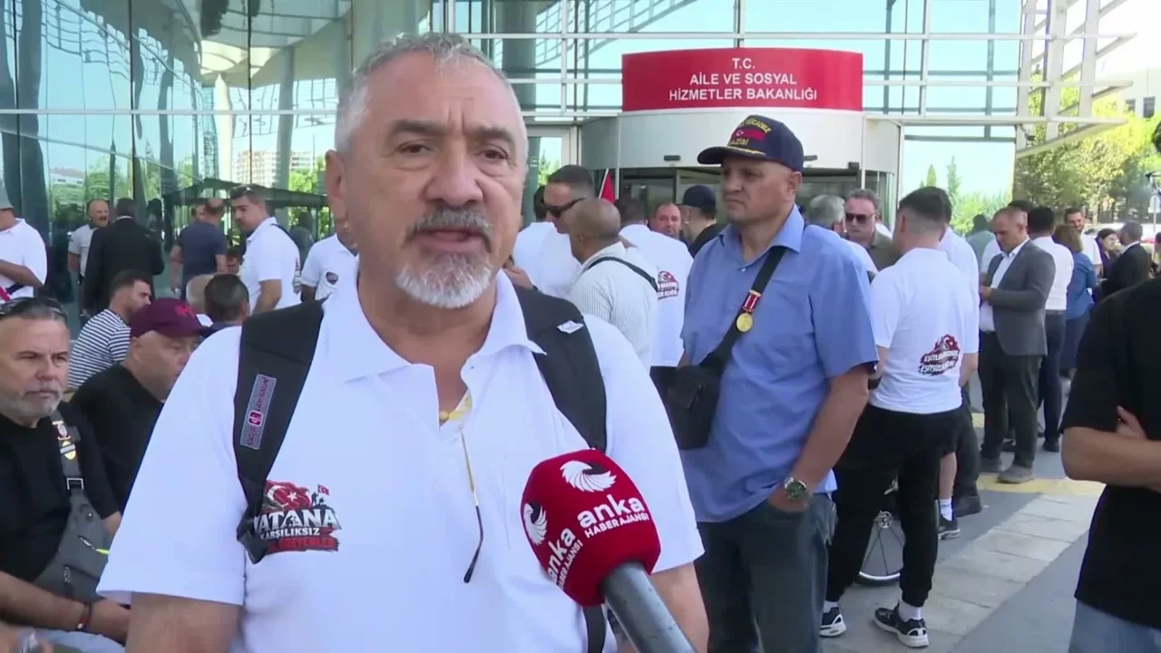 Er şehit aileleri ve er gazilerden görüşme talebini reddeden Aile Bakanı'na tepki