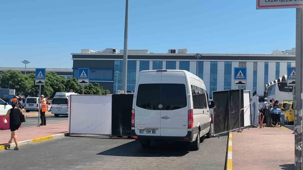 Antalya Havalimanı'nda kadın cinayeti