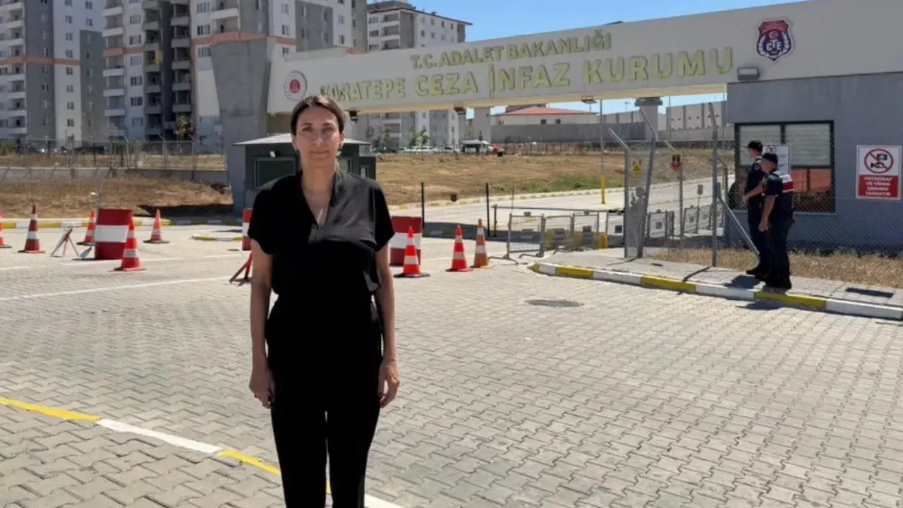 YENİ Partili Rızvanoğlu'ndan, Sinem Dedetaş ile Deniz Göktaş'a ziyaret