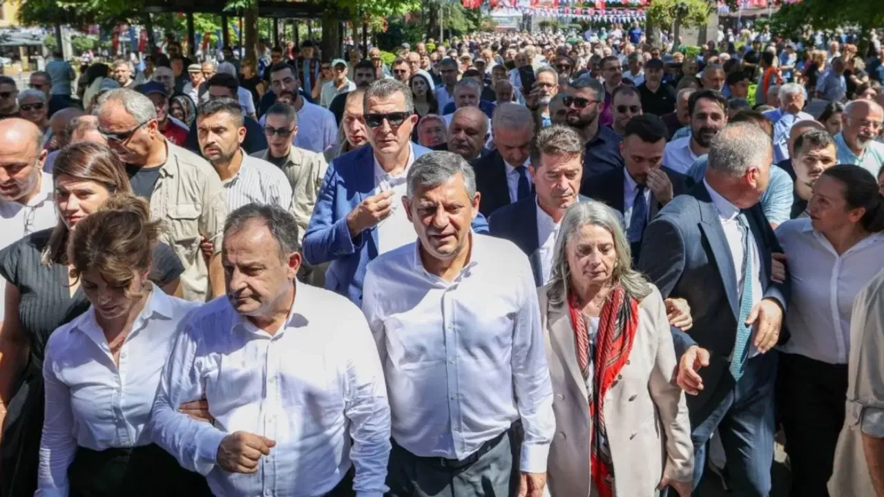 YENİ Parti Genel Başkanı Özgür Özel'in Karadeniz turunda ikinci durağı Rize