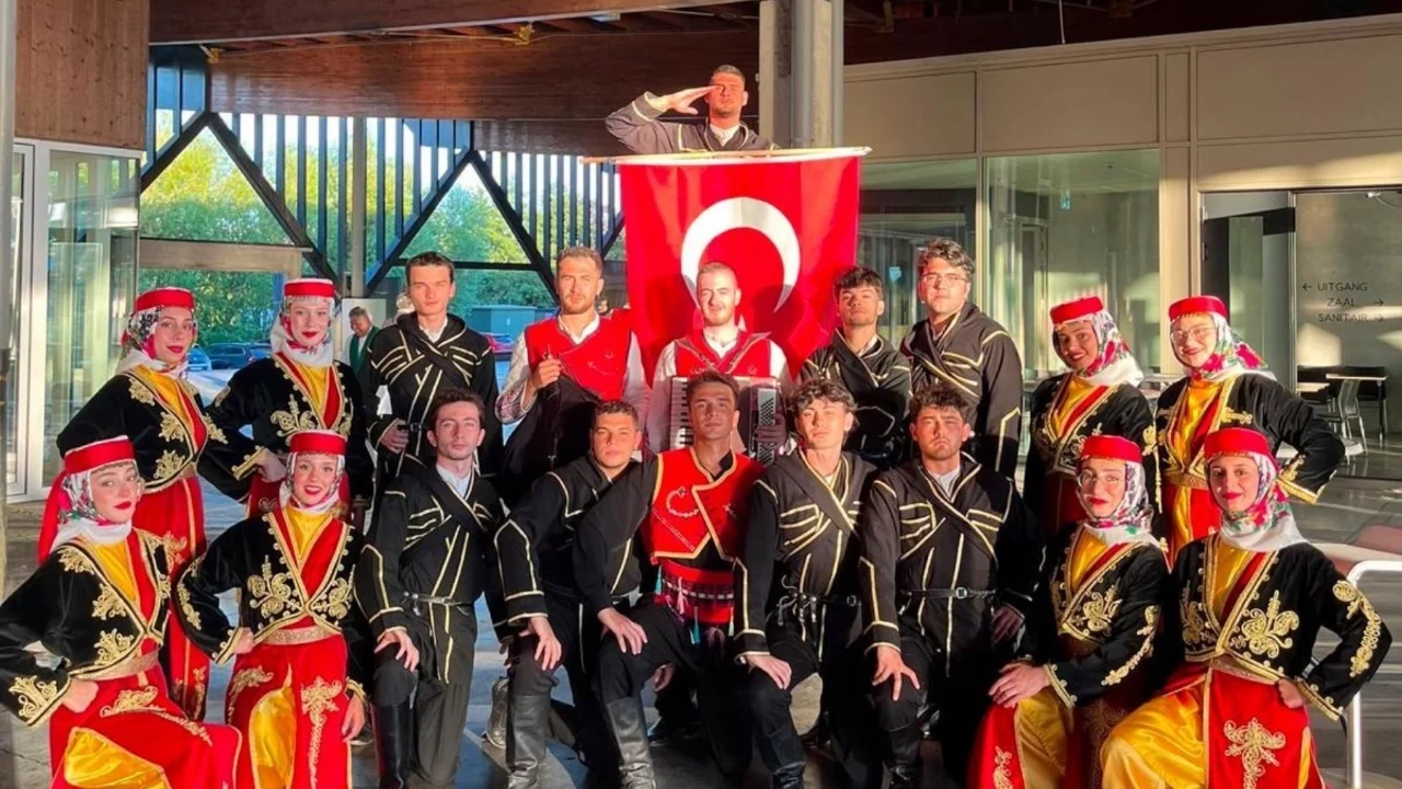 BUÜ Halk Oyunları Topluluğu Belçika'da Türkiye'yi temsil etti