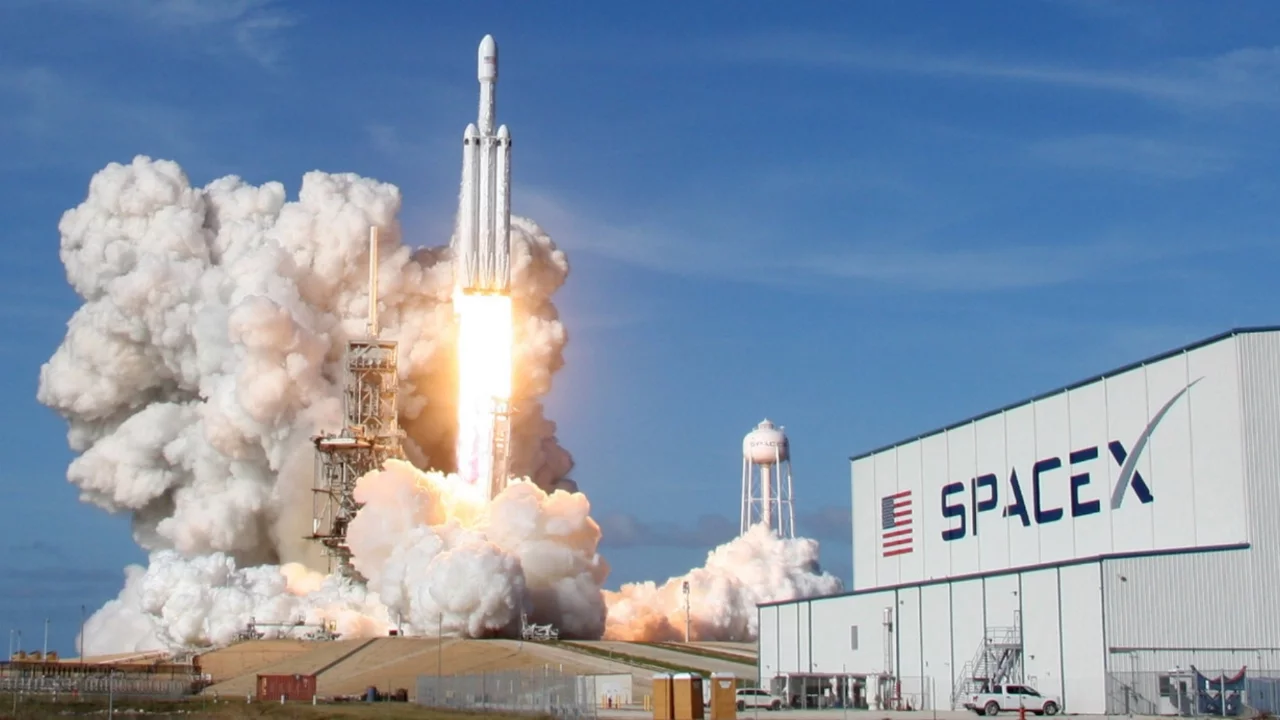 SpaceX roketi havada yakalama planını erteledi