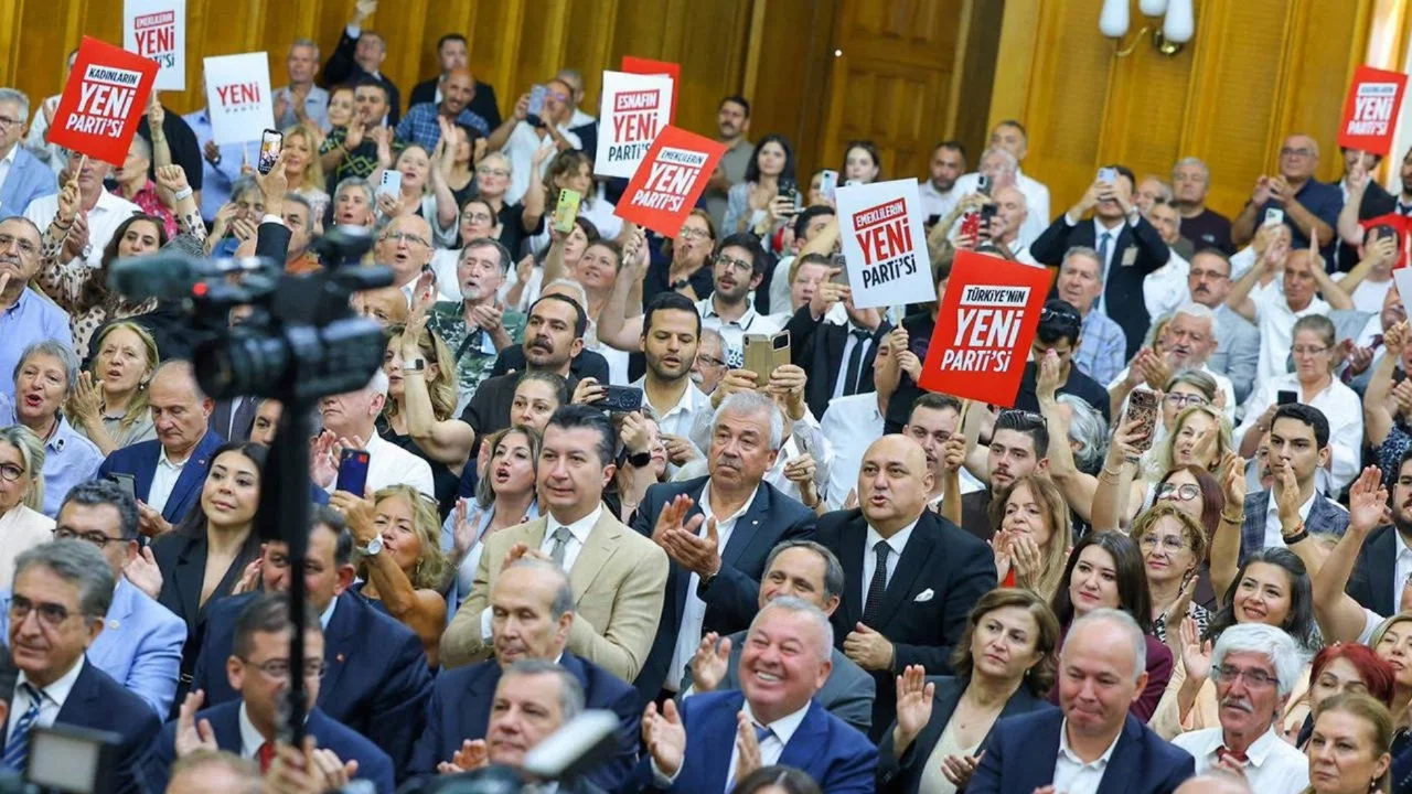 CHP'den istifa eden 2 ilçe başkanı YENİ Parti'ye katıldı