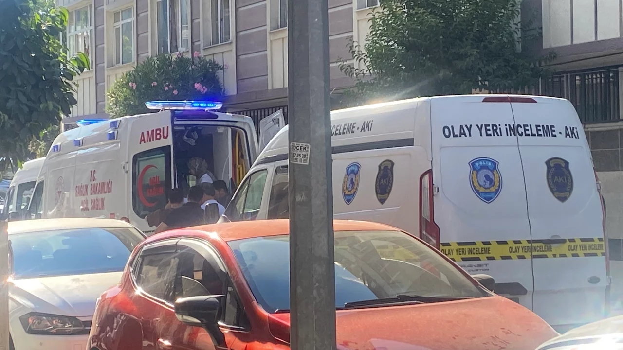 İstanbul'da bir kişi evinde boğazı kesilmiş halde ölü bulundu