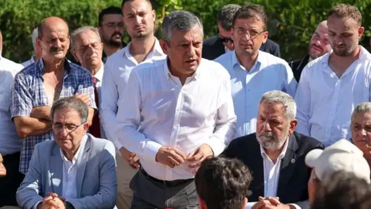 Özgür Özel Rize'de konuştu: '30 yıllık garantilerin hepsine bakacağız'