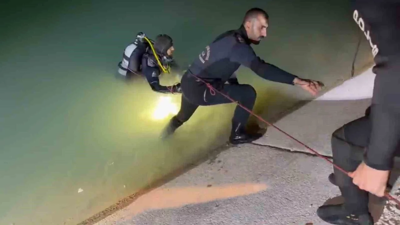 Serinlemek için kanala giren 16 yaşındaki çocuk kanalda boğuldu