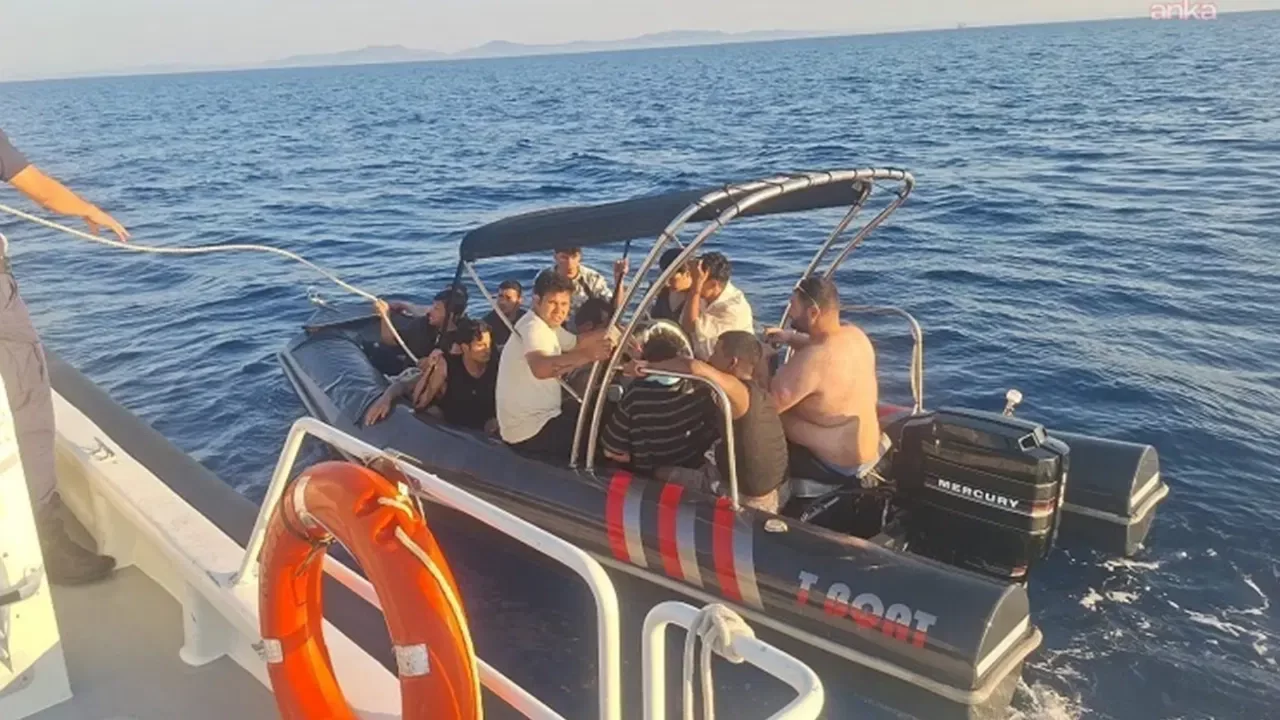 İzmir'de operasyon: Çok sayıda kaçak göçmen yakalandı, 2 gözaltı