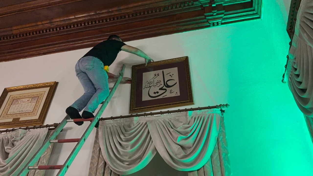 Bursa'da Üftâde Hazretleri'nin makamındaki hat levhaları yenilendi