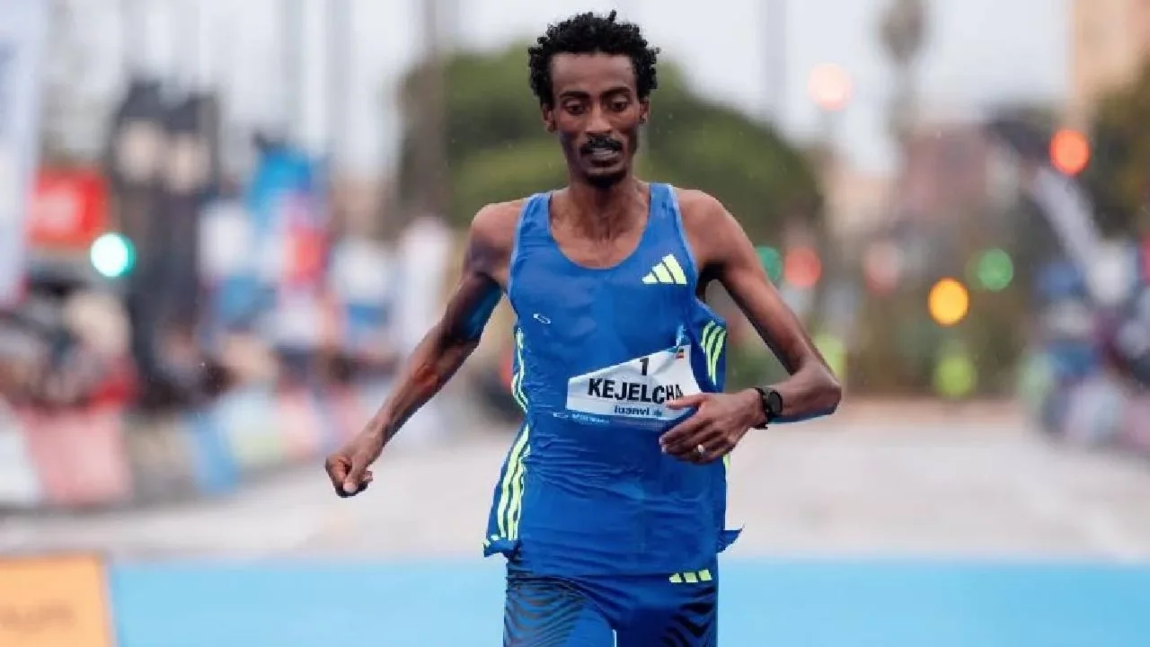 Erkekler yarı maratonunda dünya rekorunu kırdı