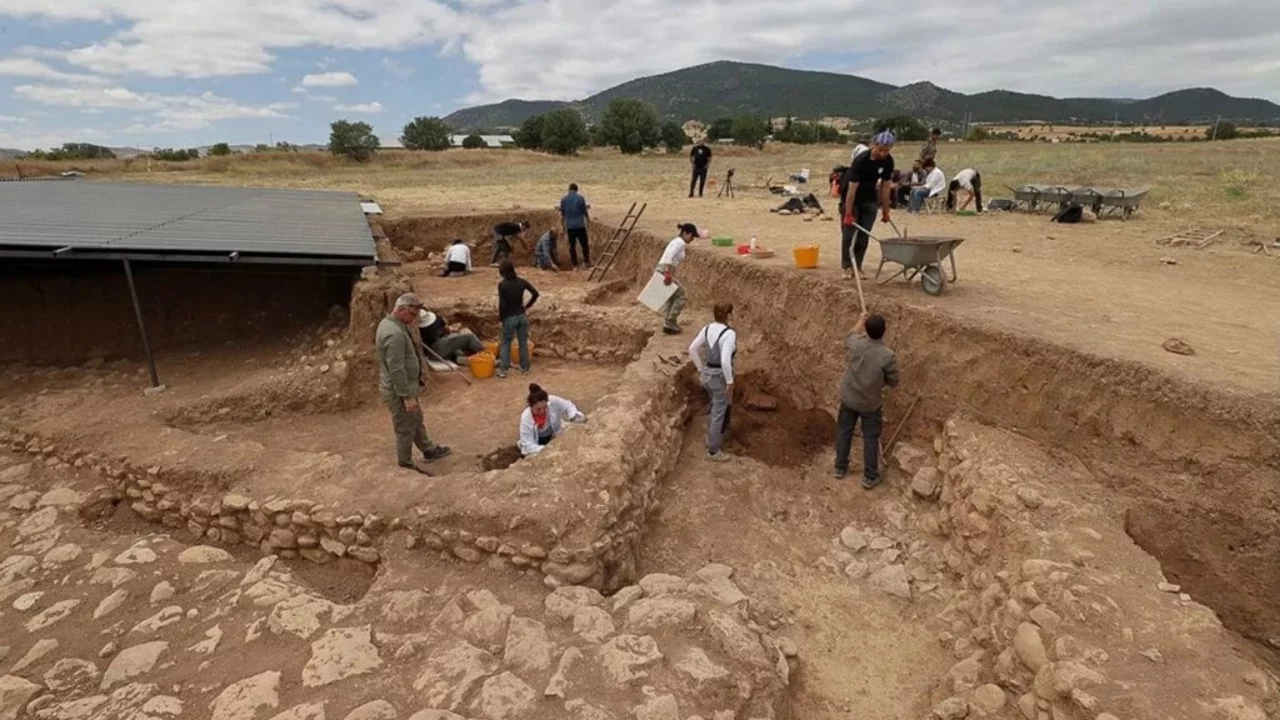 Şapinuva Antik Kenti'nde 3 bin 400 yıllık anıtsal yapı: Gizemini çözmek için çalışmalar sürüyor