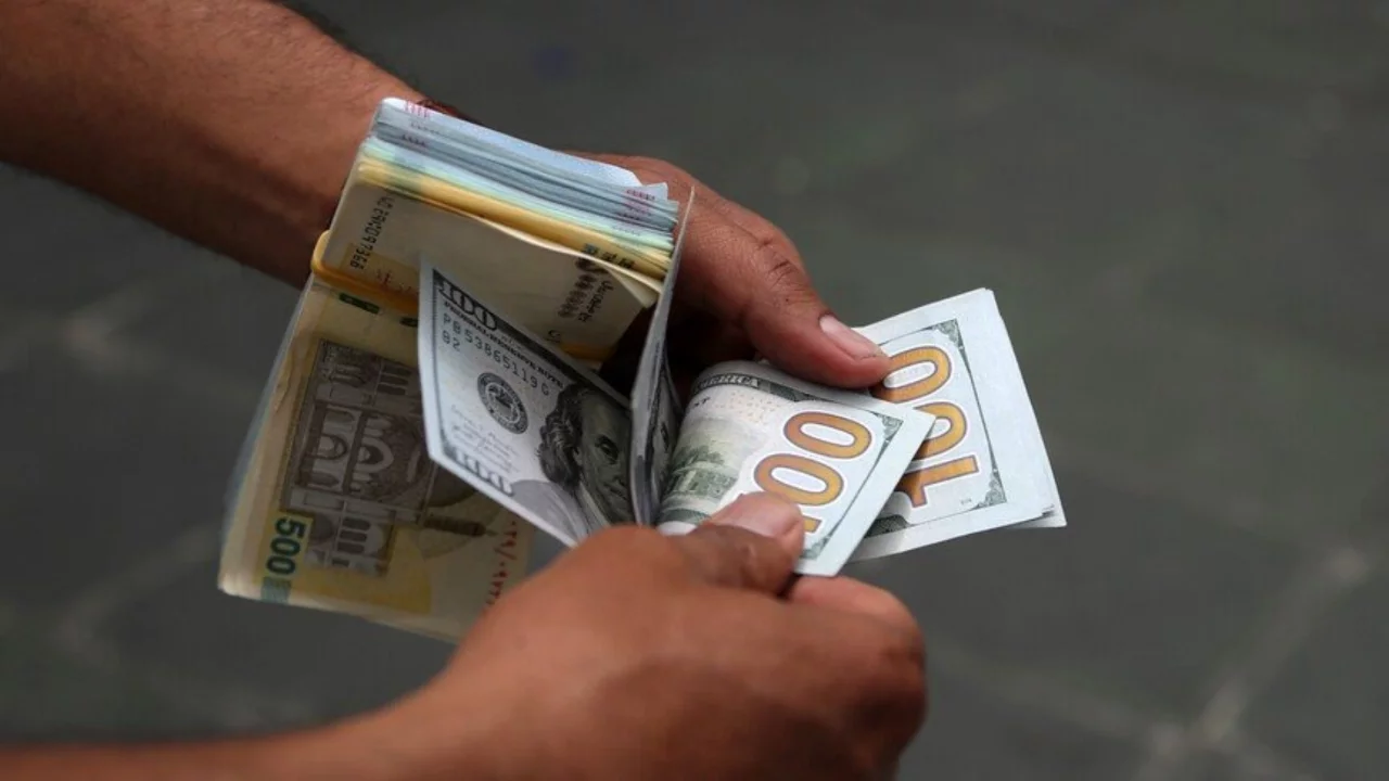 İran'da dolar serbest piyasada tarihi zirvesine çıktı