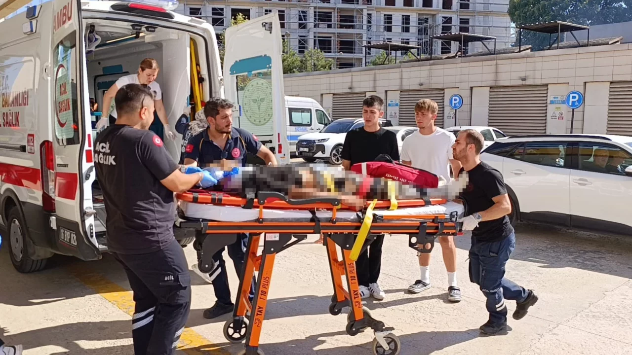 Bursa'da devrilen traktörün altında kalan sürücü hayatını kaybetti