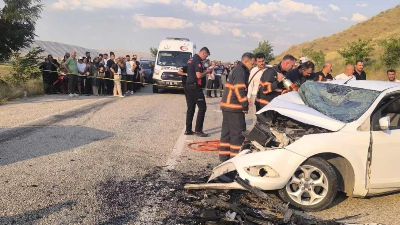 Çankırı'da iki otomobil çarpıştı: Ölü ve yaralılar var