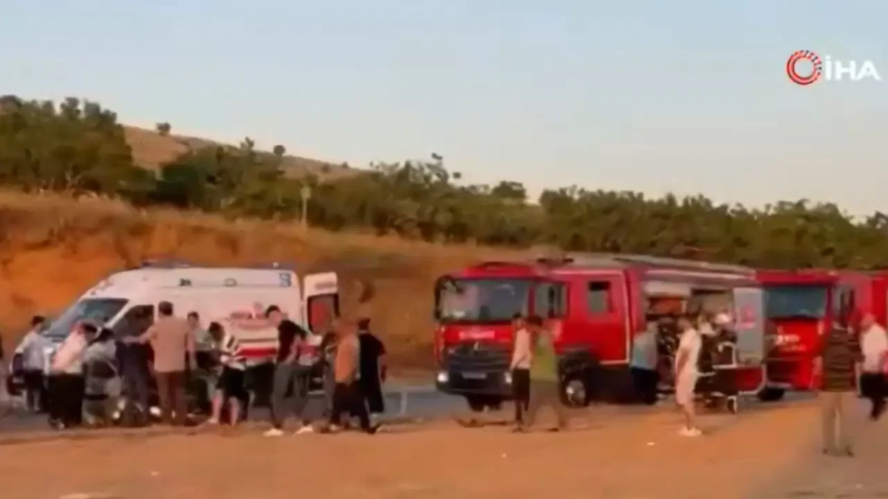 İki otomobil çarpıştı: 3 ölü, 3 yaralı