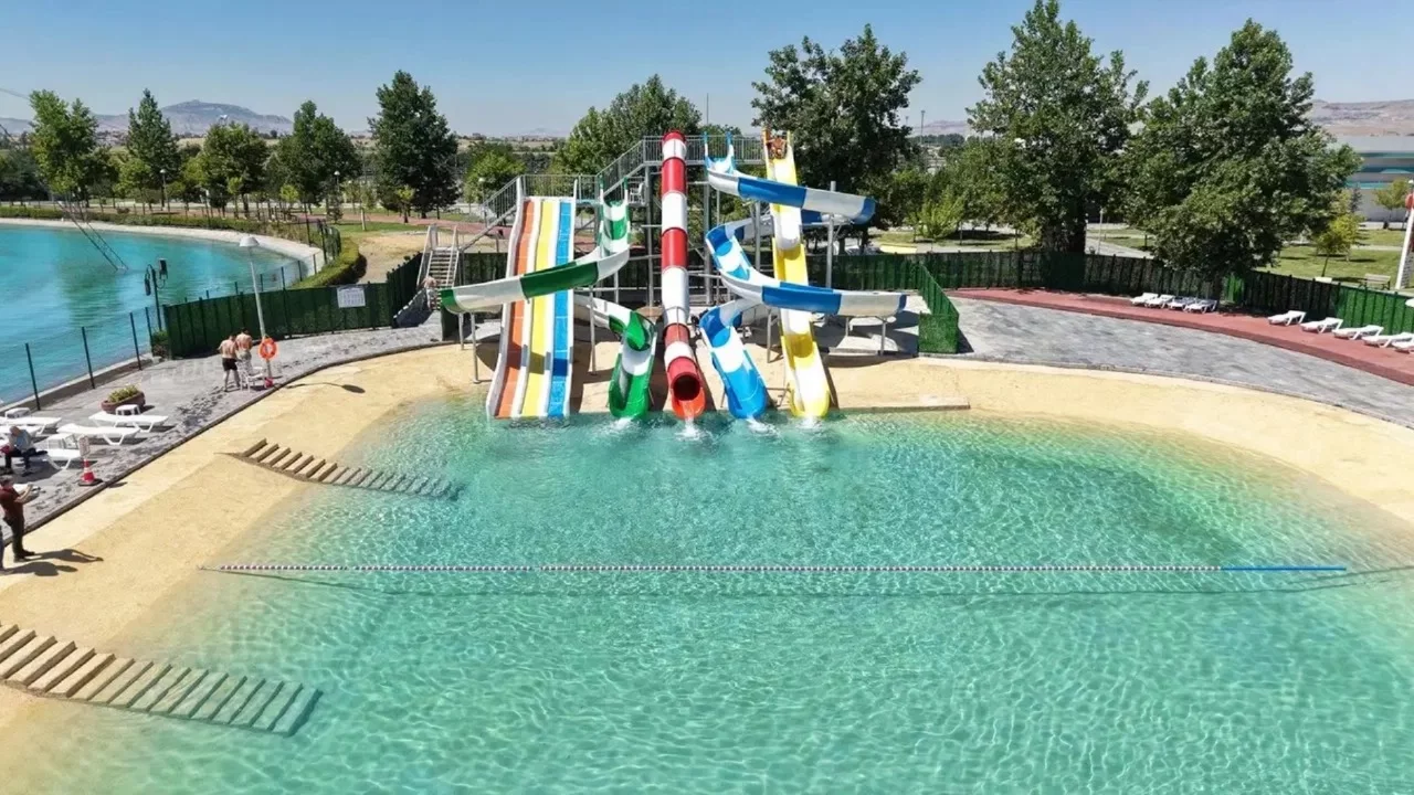 Kayseri Belediyesi'nin 'erkeklere özel' su parkı tanıtımına tepki yağdı