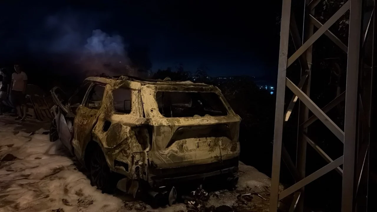 Balıkesir'de otomobil yangını paniğe neden oldu