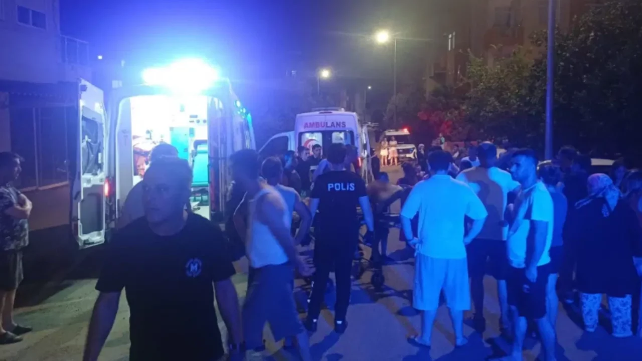 Antalya'da annesini darbeden babasını bıçakladı