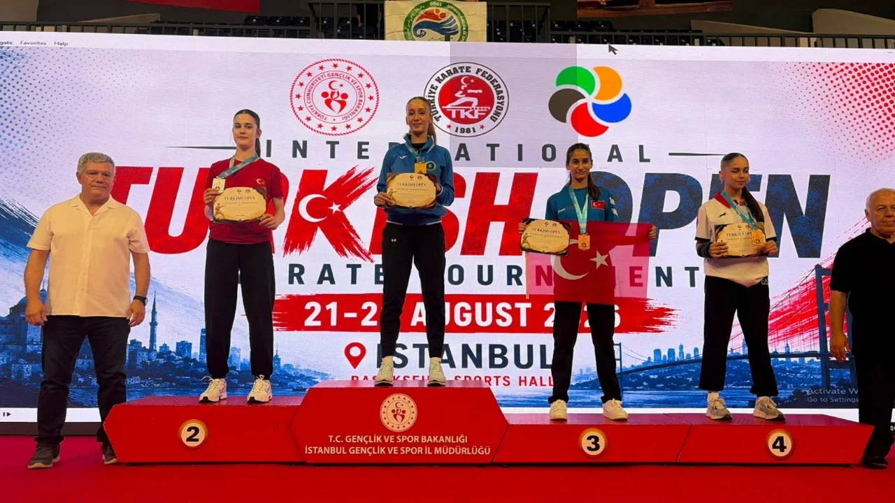 Bursa Büyükşehir Belediyespor Kulübü sporcusu Naz Kayadere'den altın madalya