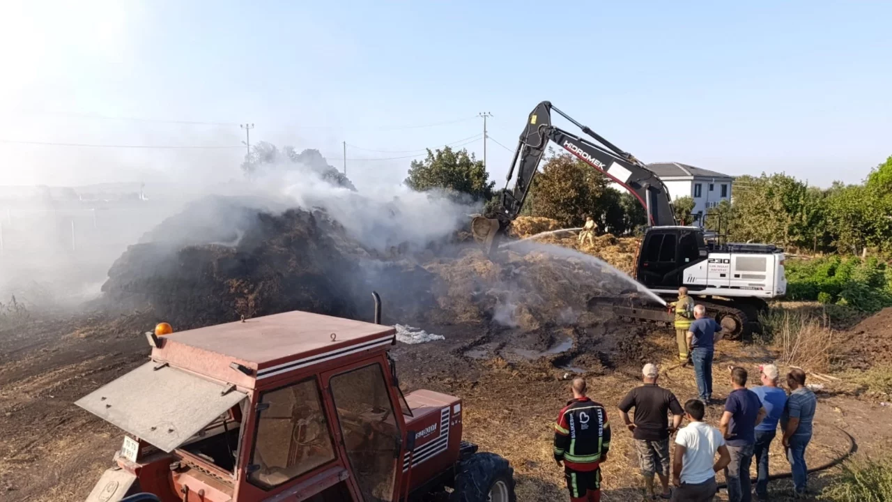Balıkesir'de korkutan yangın: 90 ton saman kül oldu