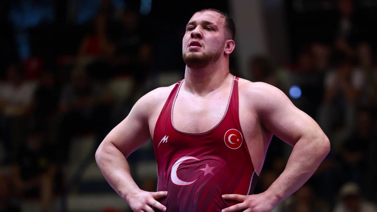 Milli güreşçi Hakan Büyükçıngıl'dan Akdeniz Oyunları'nda altın madalya