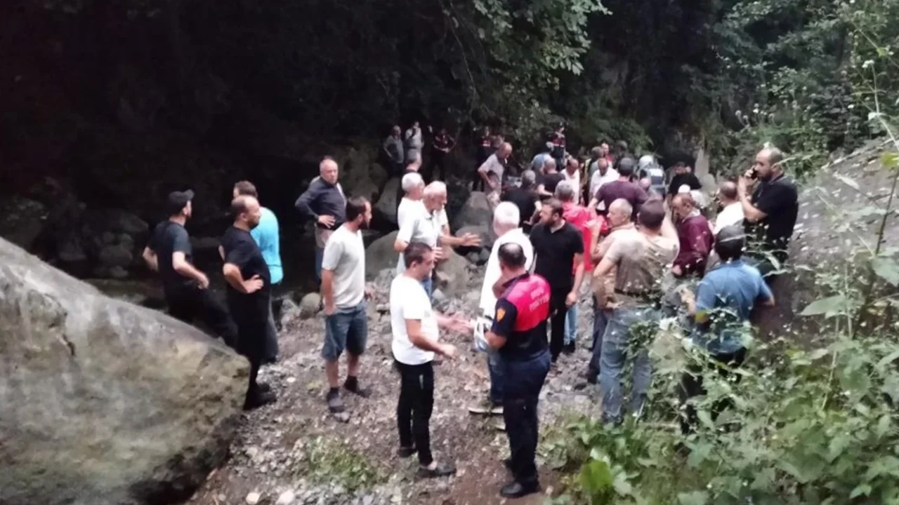 Uçurumdan yuvarlanan iki kardeş feci şekilde can verdi