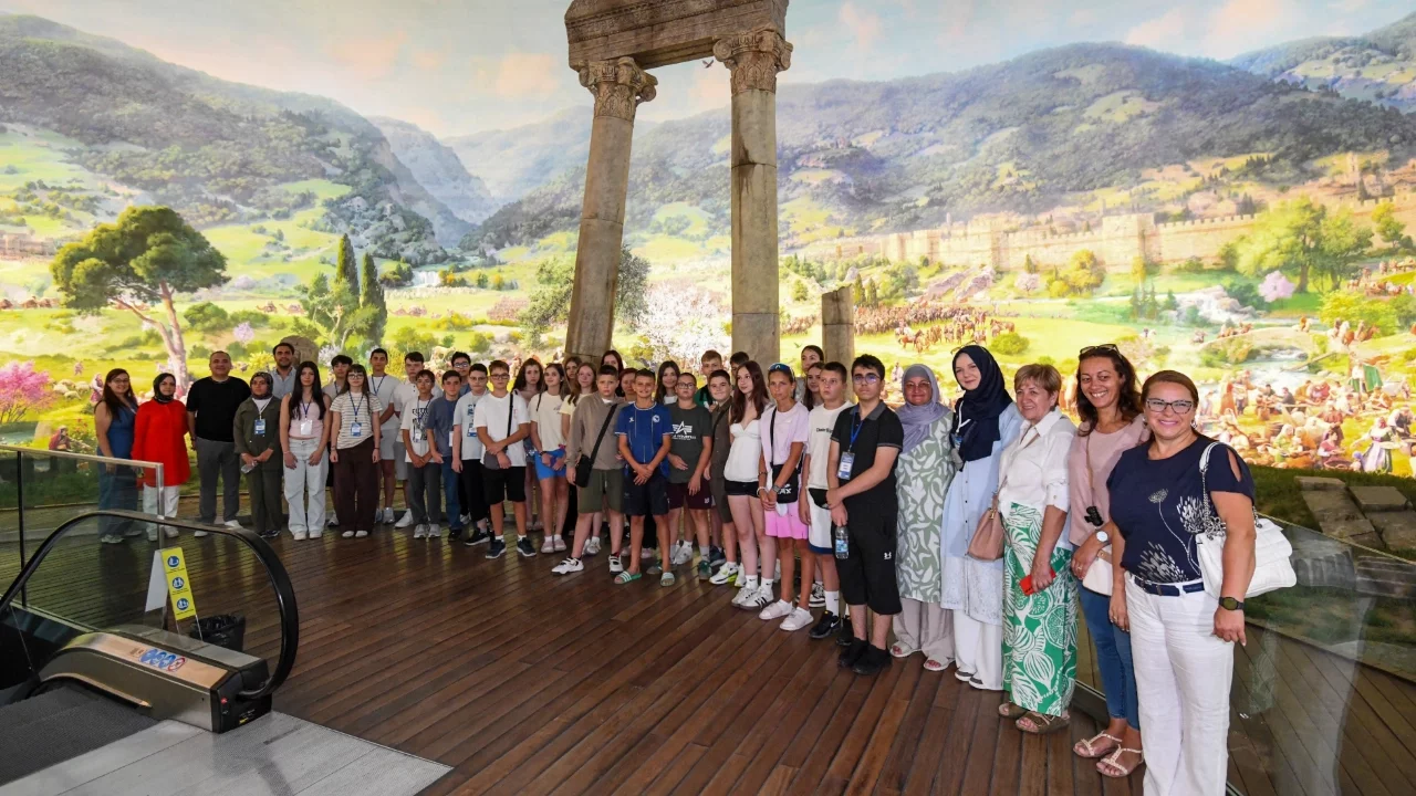 Kardeş şehirlerin gençleri Bursa'da bir araya geldi