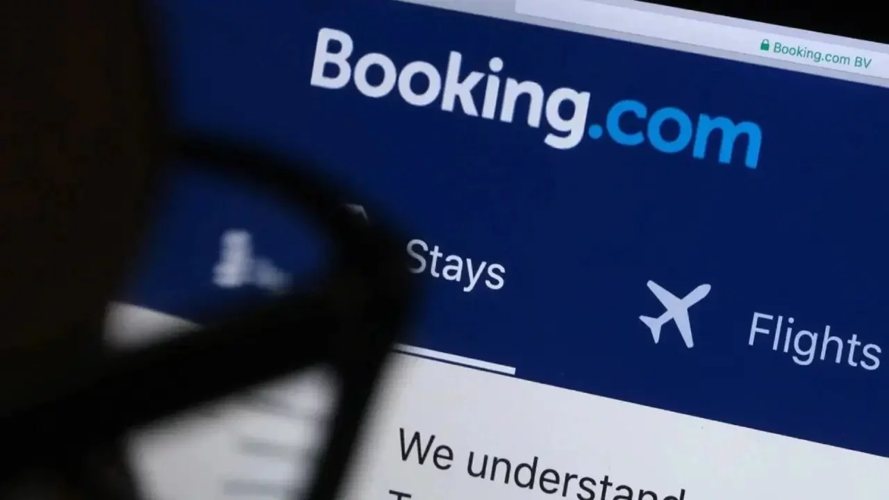 İktidara 'Booking.com' çağrısı: 'Çözüm yasaklamak değil'