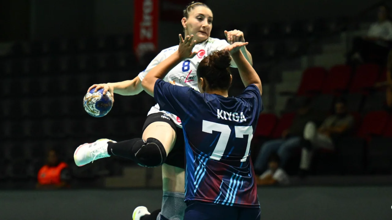 Bursa Büyükşehir Belediyespor ve Armada Praxis Yalıkavak Cumhurbaşkanlığı Kupası'nda finalde
